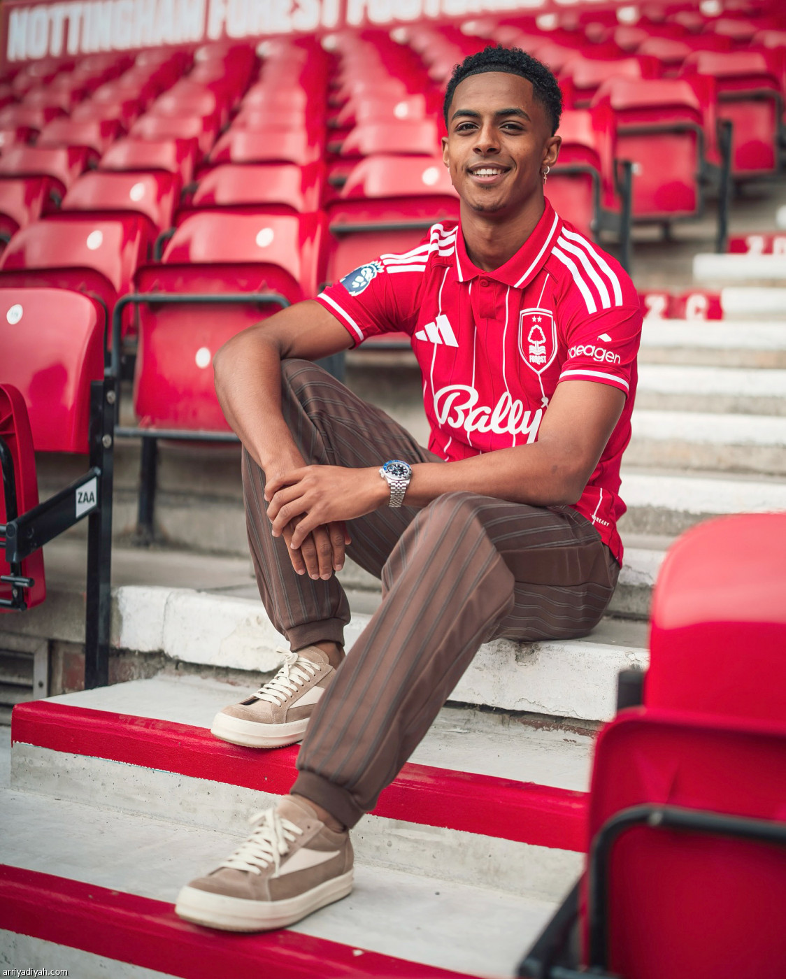 هاتشينسون.. صفقة قياسية