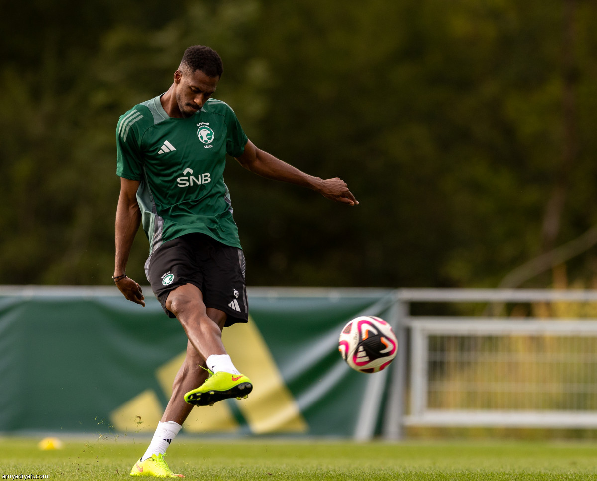 الصقور تتأهب