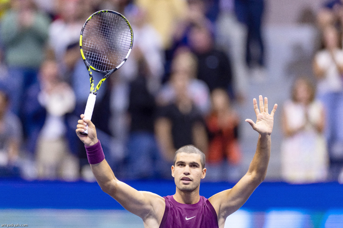 ألكاراز  يعبر